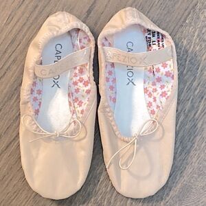 New Capezio Leather Ballet Shoes     Size 3.5M
